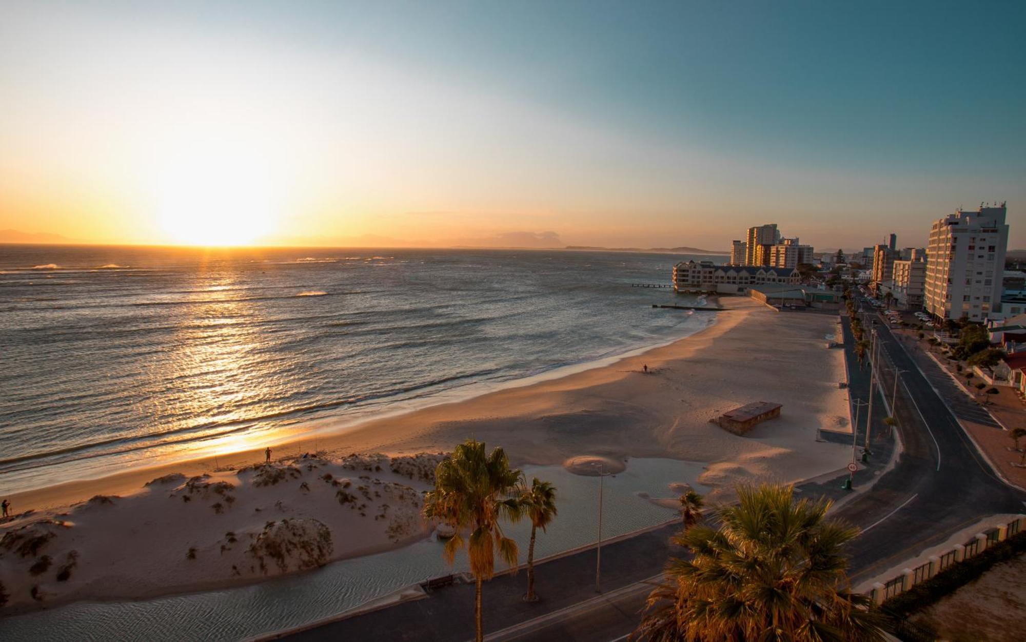 810 On Beach Apartment Strand Exterior photo